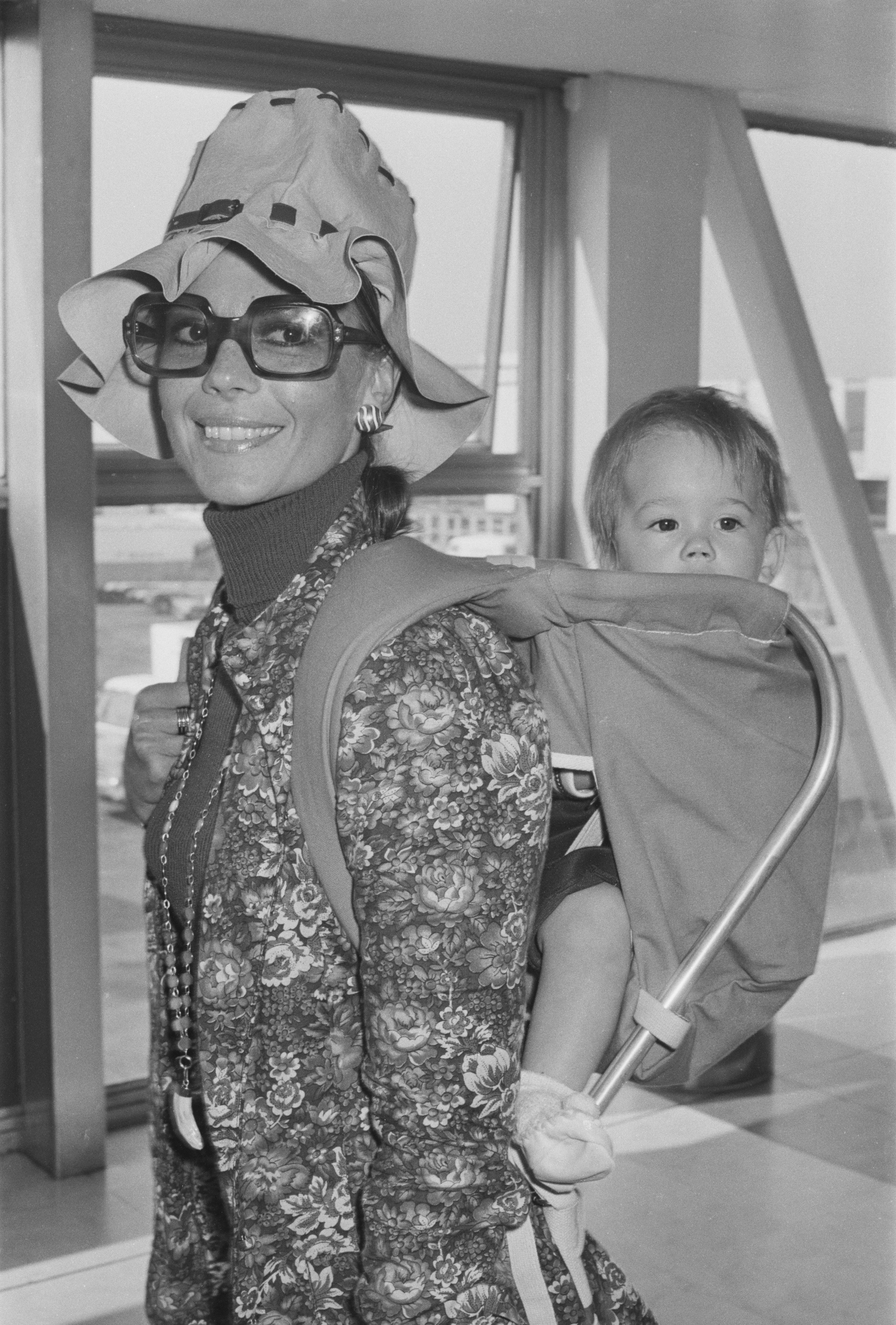 Natalie Wood and Natasha Gregson Wagner in London, United Kingdom on September 21, 1971 | Source: Getty Images