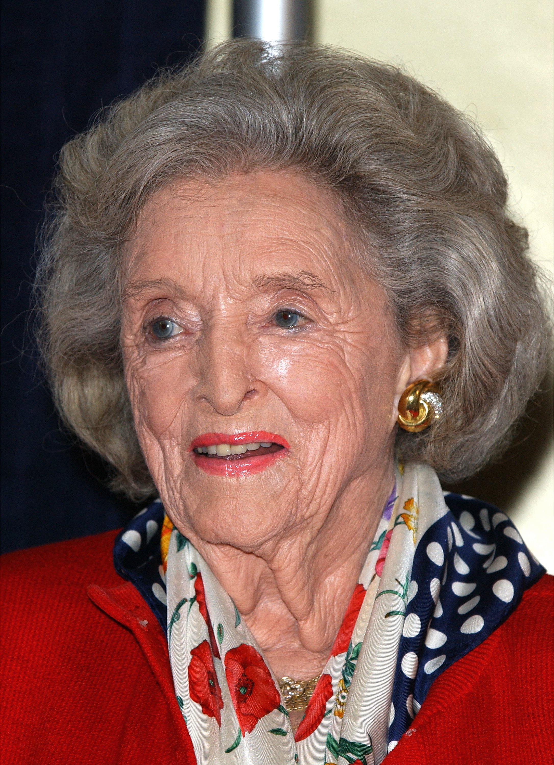 Dolores Hope at the Bob Hope Hollywood USO at Los Angeles International Airport in 2001 | Source: Getty Images