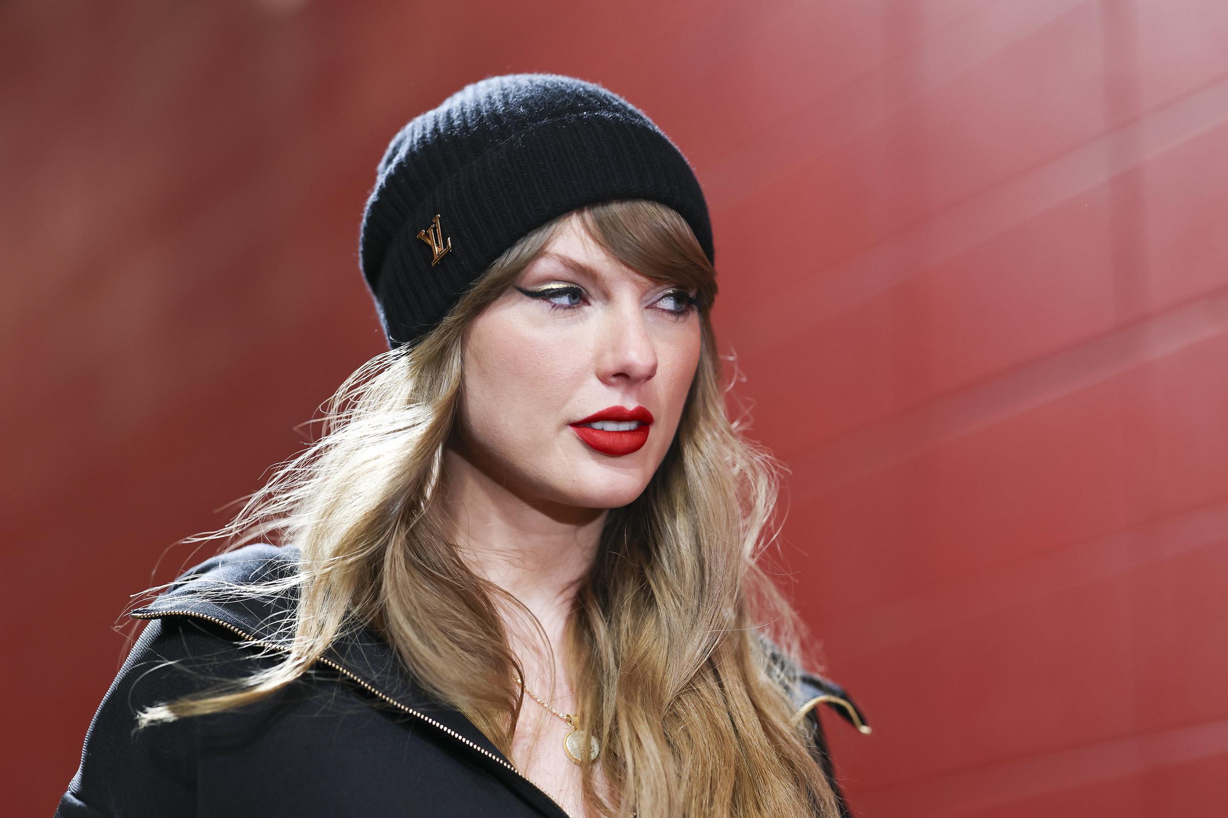Taylor Swift arrives before the AFC Championship Game at Arrowhead Stadium | Source: Getty Images