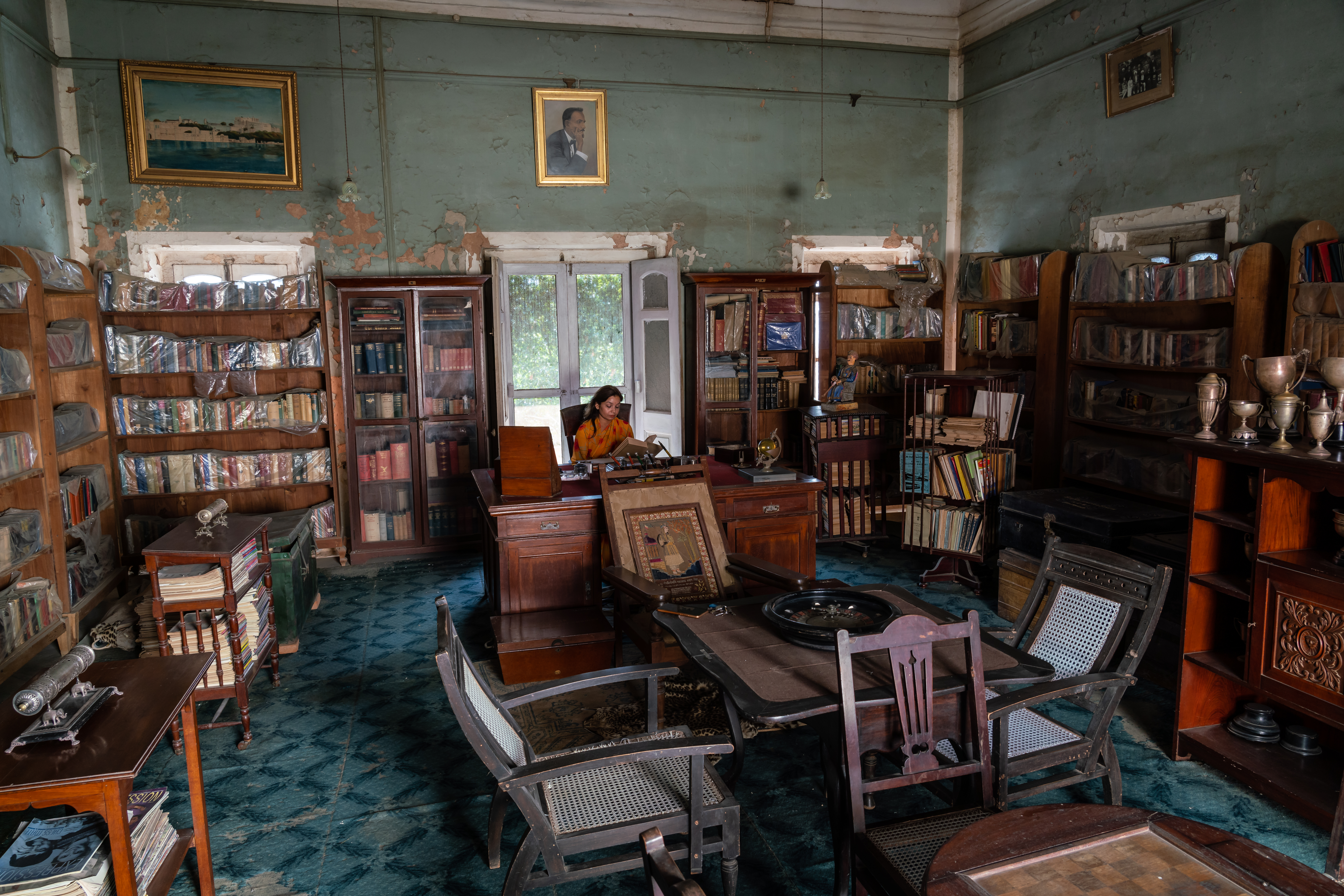 The Maharani of Jhalawar sitting reading in the old library at her home. | Source: Getty Images