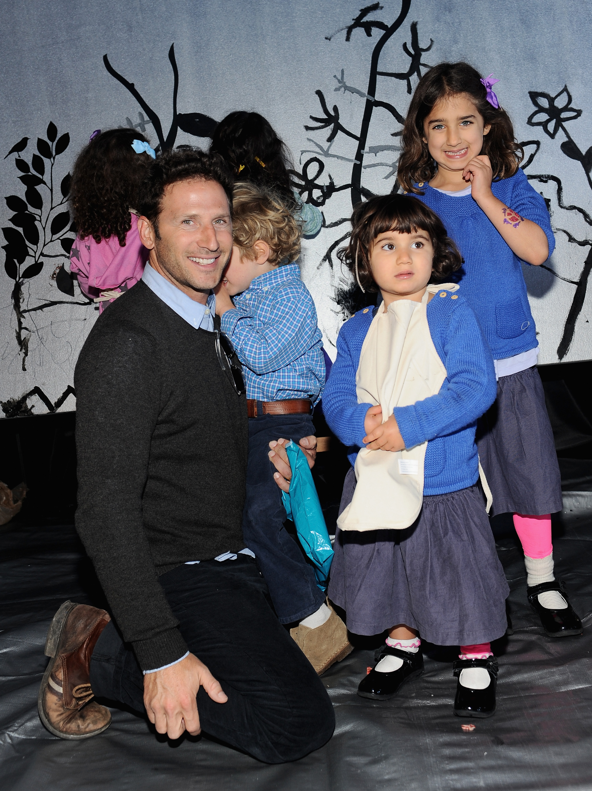 Mark Feuerstein with his children, Frisco, Addie, and Lila, at the creative arts fair and family day "Express Yourself" on November 11, 2012, in Santa Monica, California. | Source: Getty Images