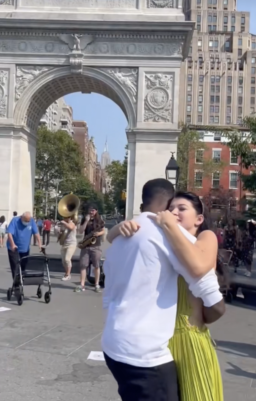 Robert Ross hugging Phoebe Gates | Source: TikTok/phoebegates