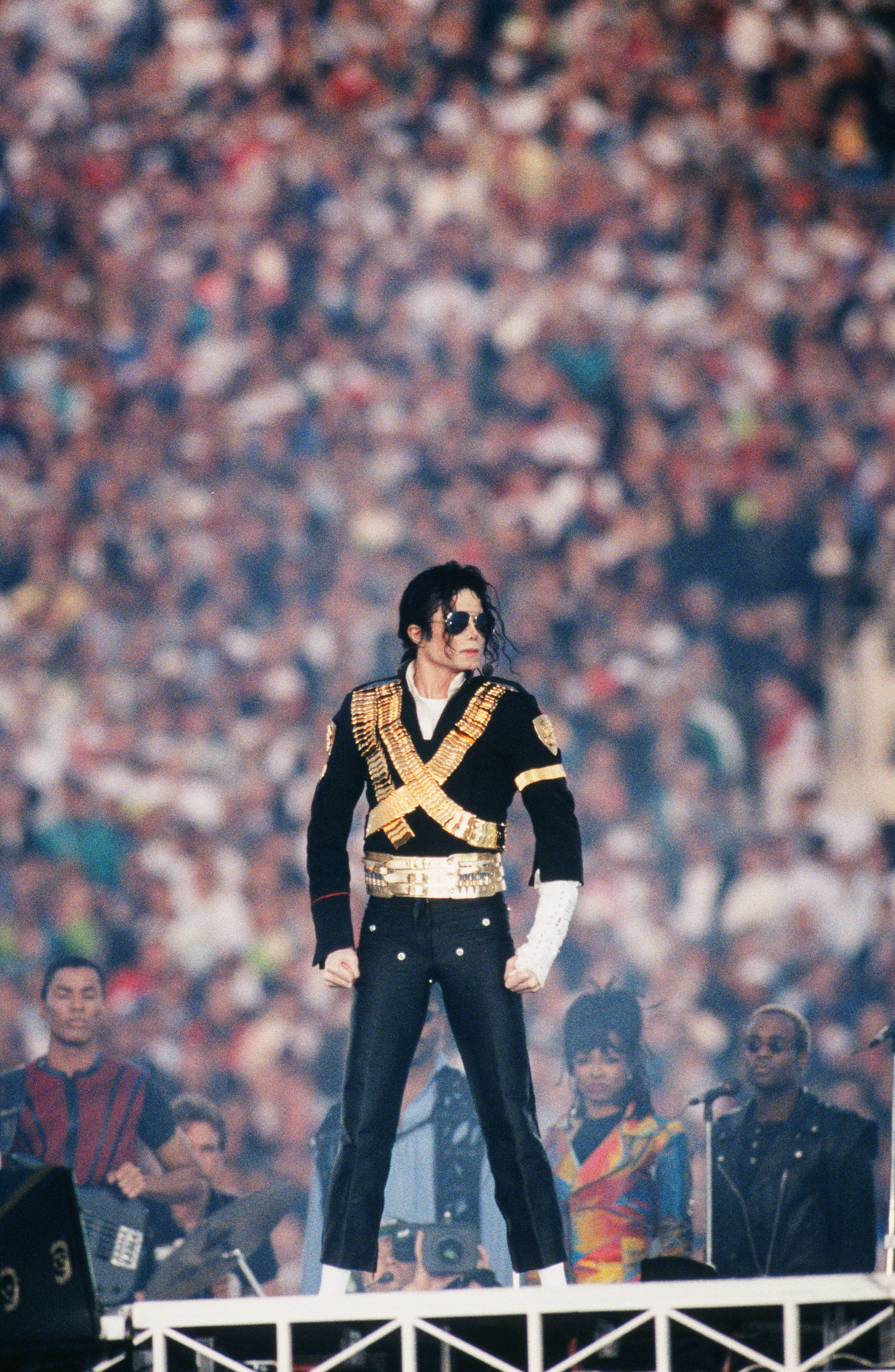 Michael Jackson performs at the Superbowl XXVII halftime show in Pasadena, California on January 31, 1993. | Source: Getty Images