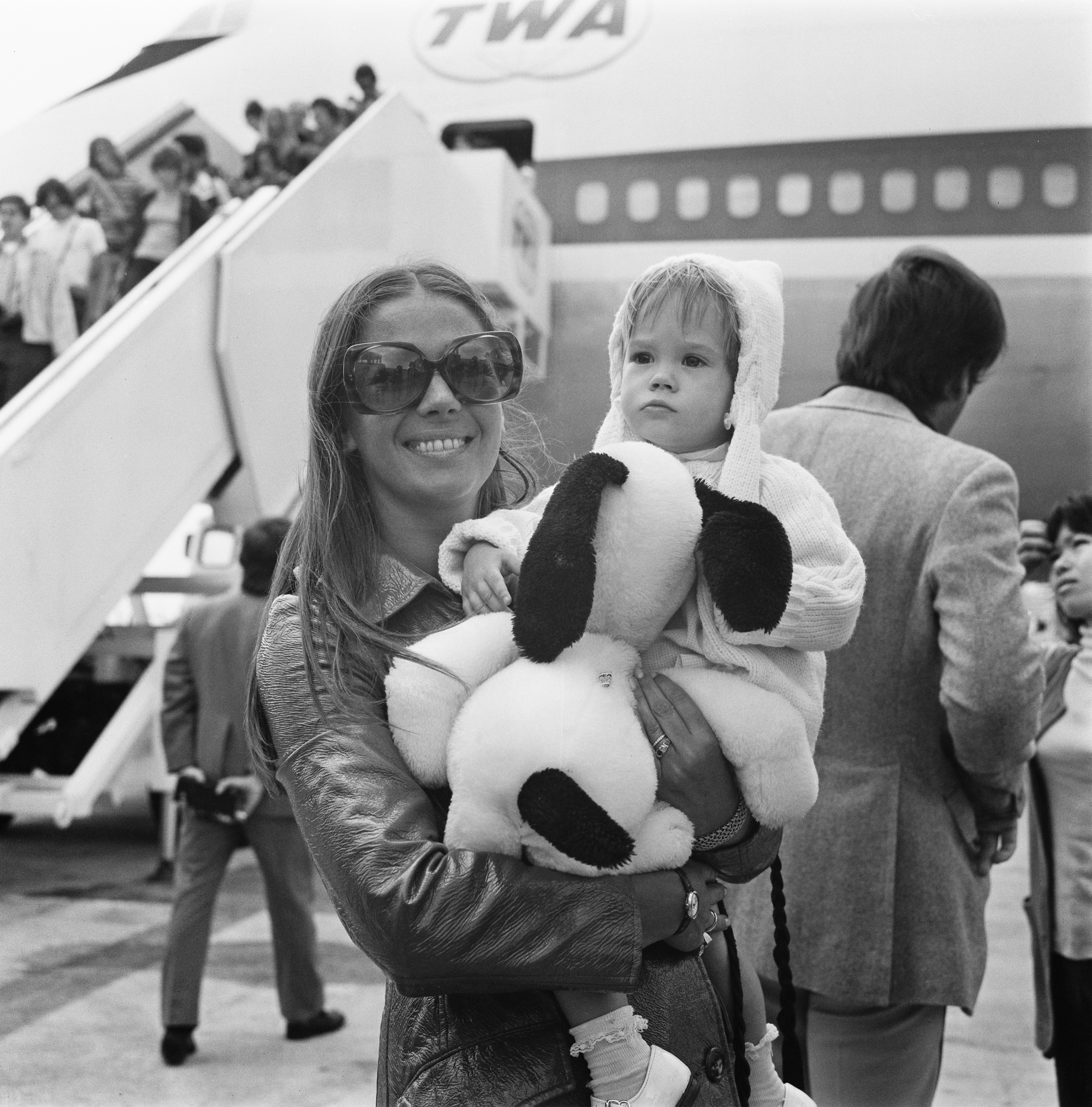 Natalie Wood and Natasha Gregson Wagner in London, UK on August 4, 1972 | Source: Getty Images