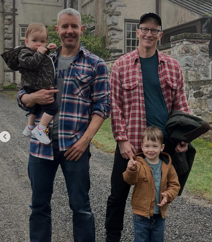 Benjamin Maisani and Anderson Cooper pose with their sons, posted on April 27, 2023 | Source: Instagram/andersoncooper