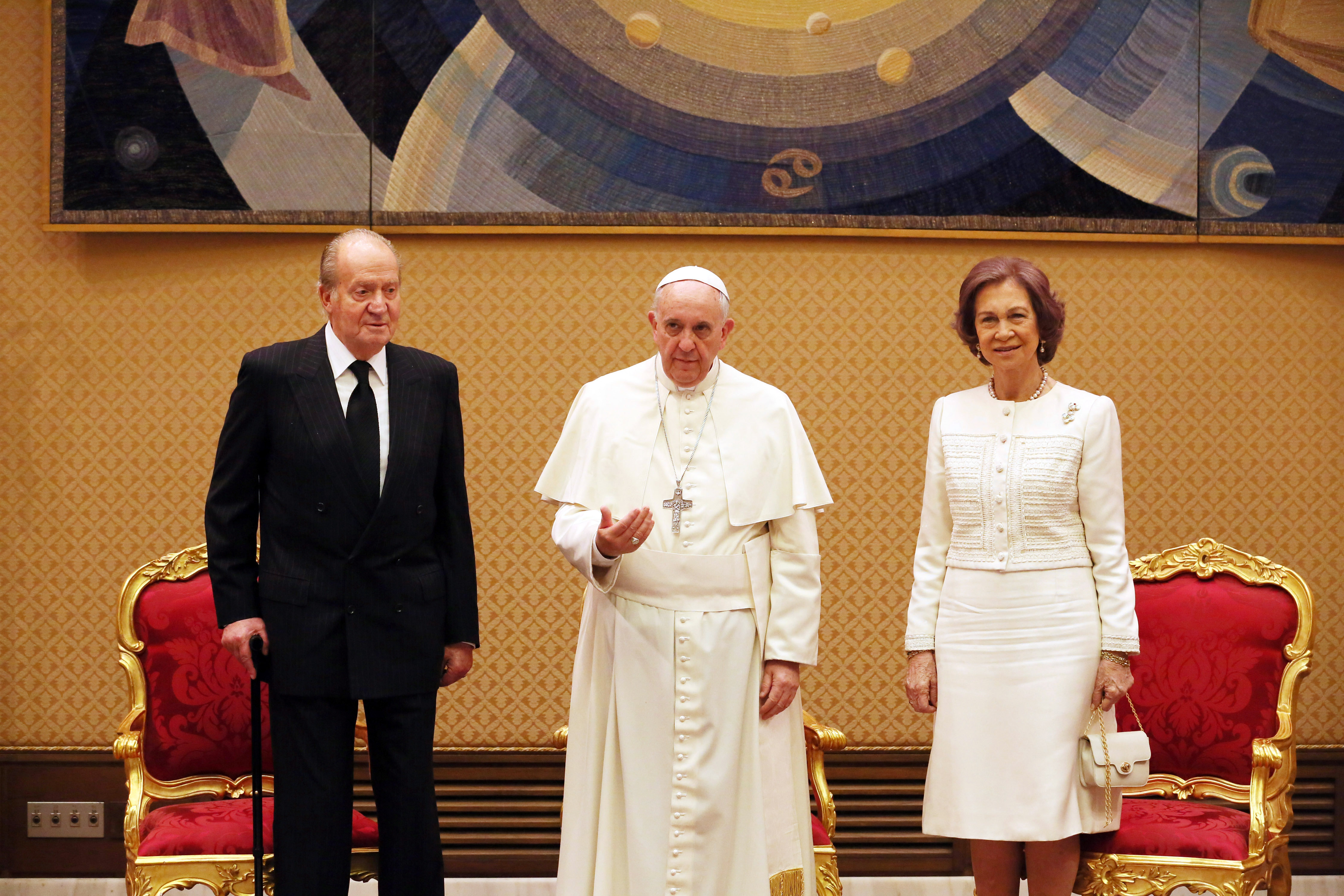 Pope Francis meets King Juan Carlos and Queen Sofia of Spain at the Paul VI Hall on April 28, 2014, in Vatican City, Vatican | Source: Getty Images