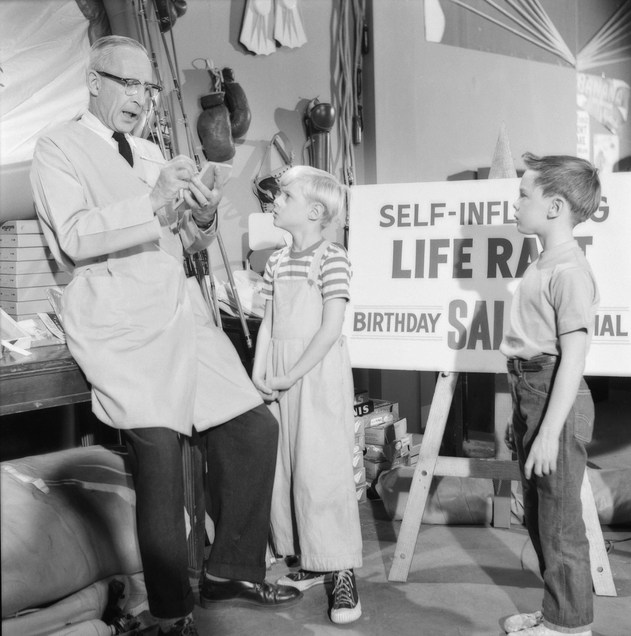 Charles Lane as Mr. Finch, Jay North as Dennis, and Billy Booth as Tommy in "Dennis the Menace," on December 14, 1959 | Source: Getty Images