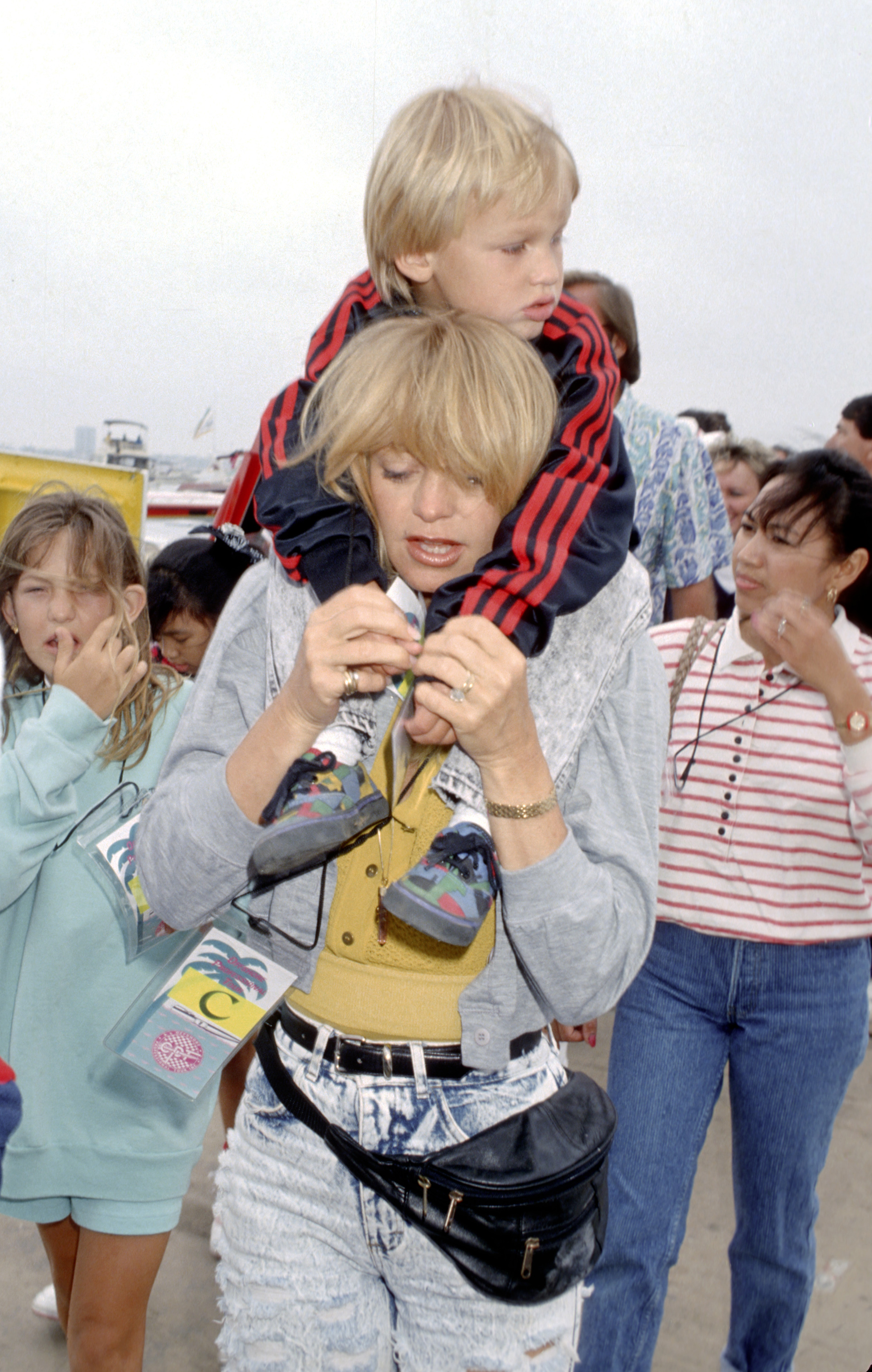 Goldie Hawn and one of her children during 1990 Long Beach OPT Race in Long Beach, California | Source: Getty Images