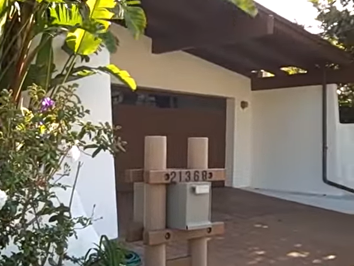 Ryan O'Neal's house from a video dated July 15, 2010 | Source: youtube.com/@graniteshield